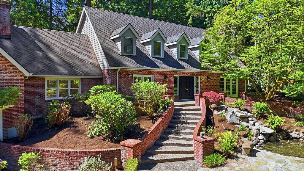 Photo of 13555 NE 54th Place, Bellevue, WA 98005 (MLS # 2534092)