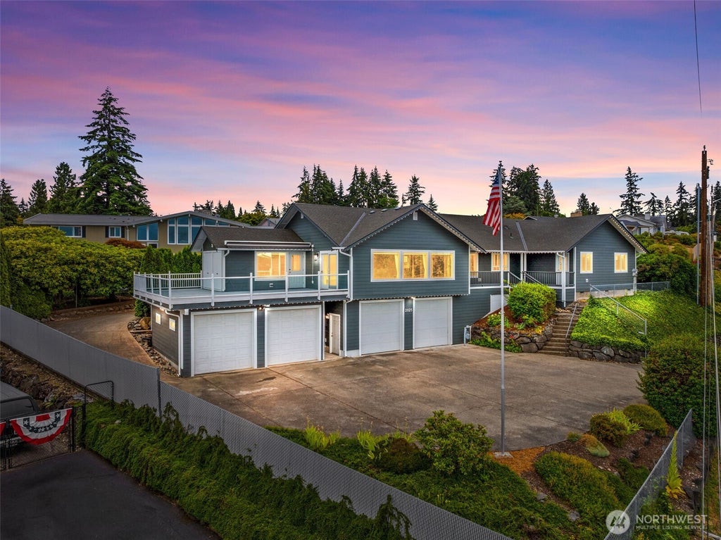Photo of 2025 5th Street SE, Puyallup, WA 98372 (MLS # 2547909)