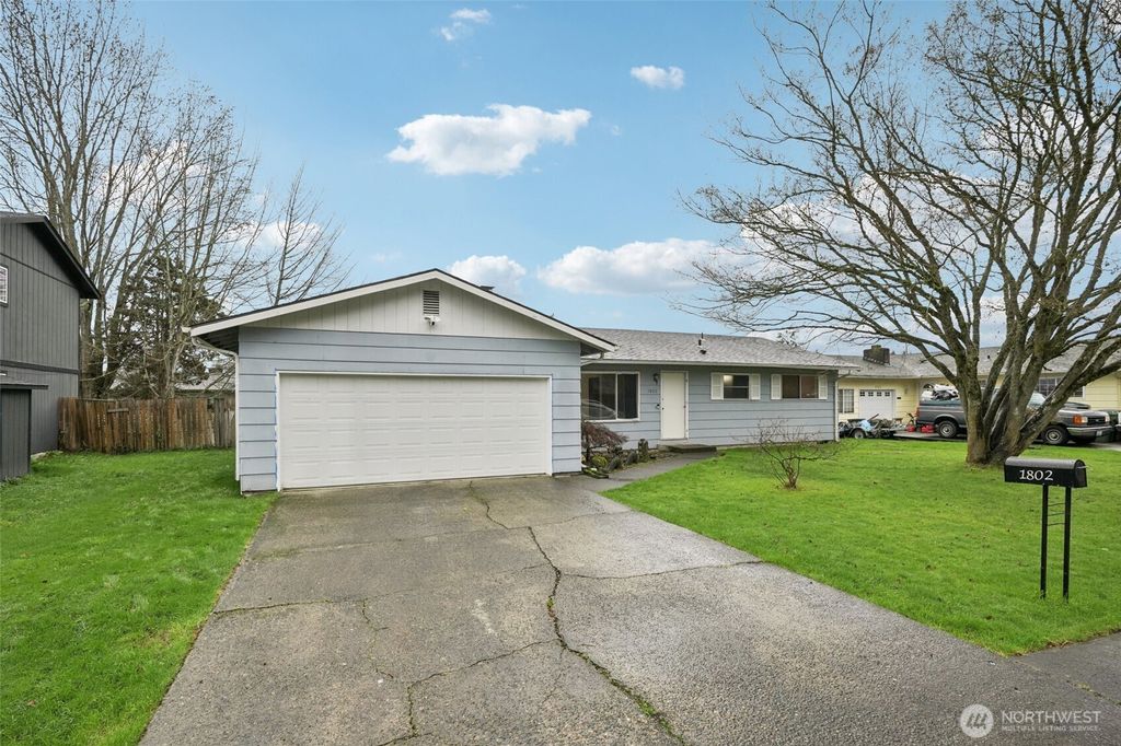 Photo of 1802 Dorothy Street, Longview, WA 98632 (MLS # 2461250)
