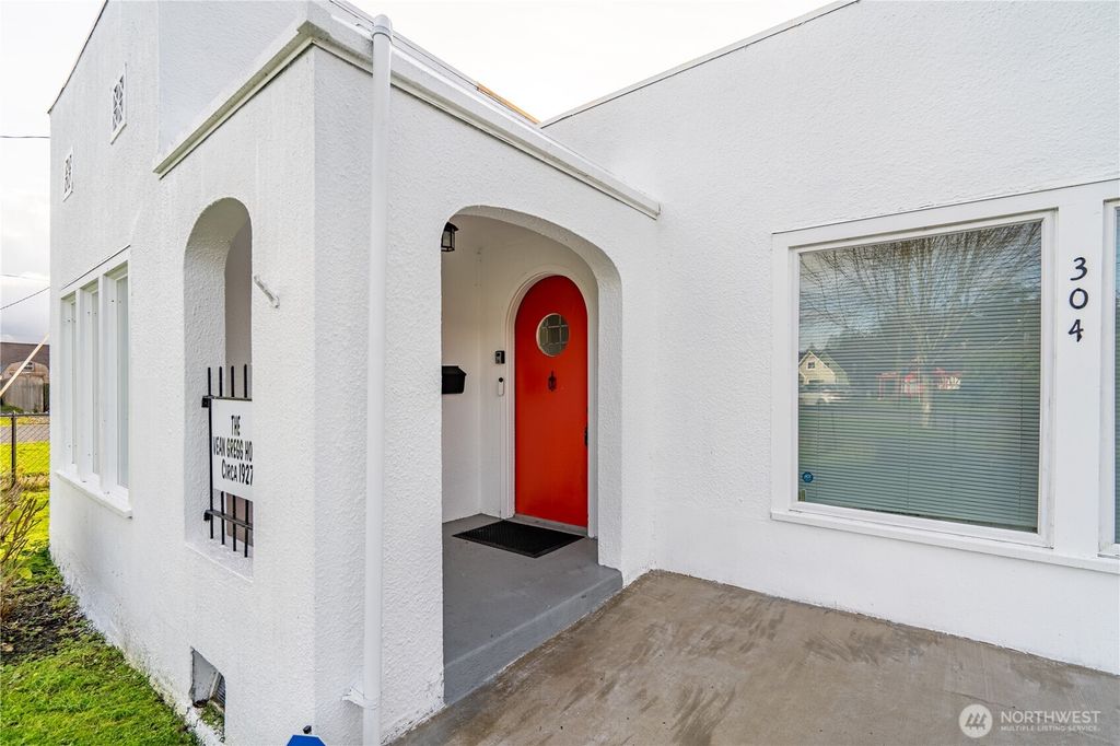 Photo of 304 Emerson Avenue, Hoquiam, WA 98550 (MLS # 2457525)