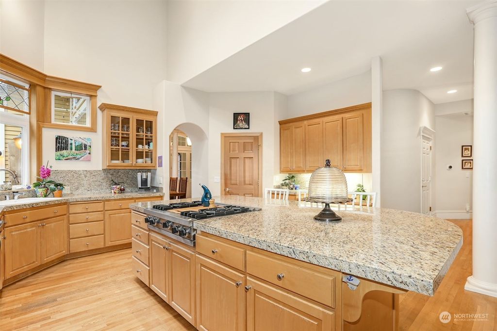 Photo of 20622 NE 28th Court, Sammamish, WA 98074 (MLS # 2199106)