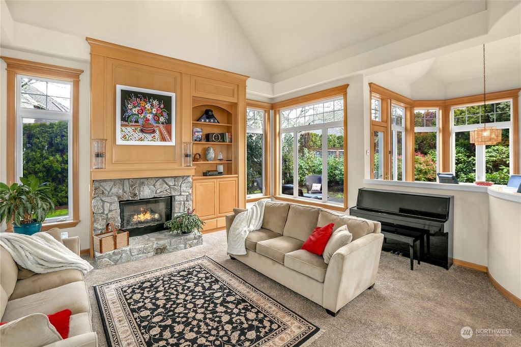 Photo of 20622 NE 28th Court, Sammamish, WA 98074 (MLS # 2199106)