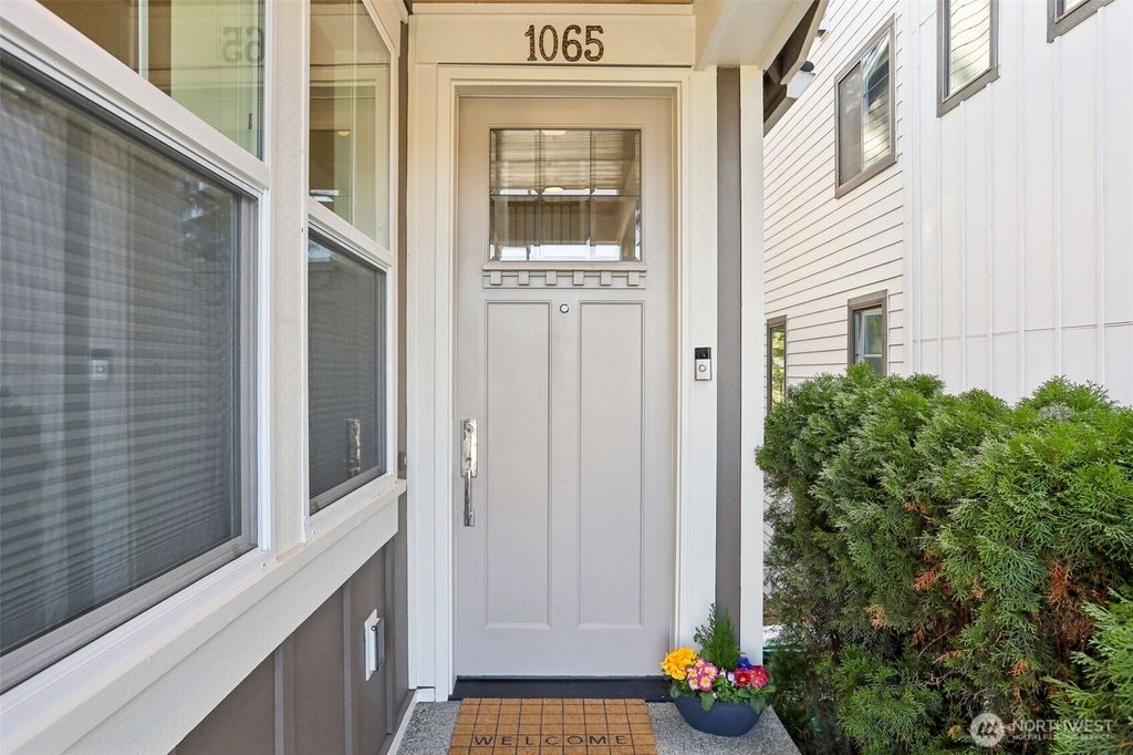 Photo of 1065 Pine Crest Circle NE, Issaquah, WA 98029 (MLS # 2335414)