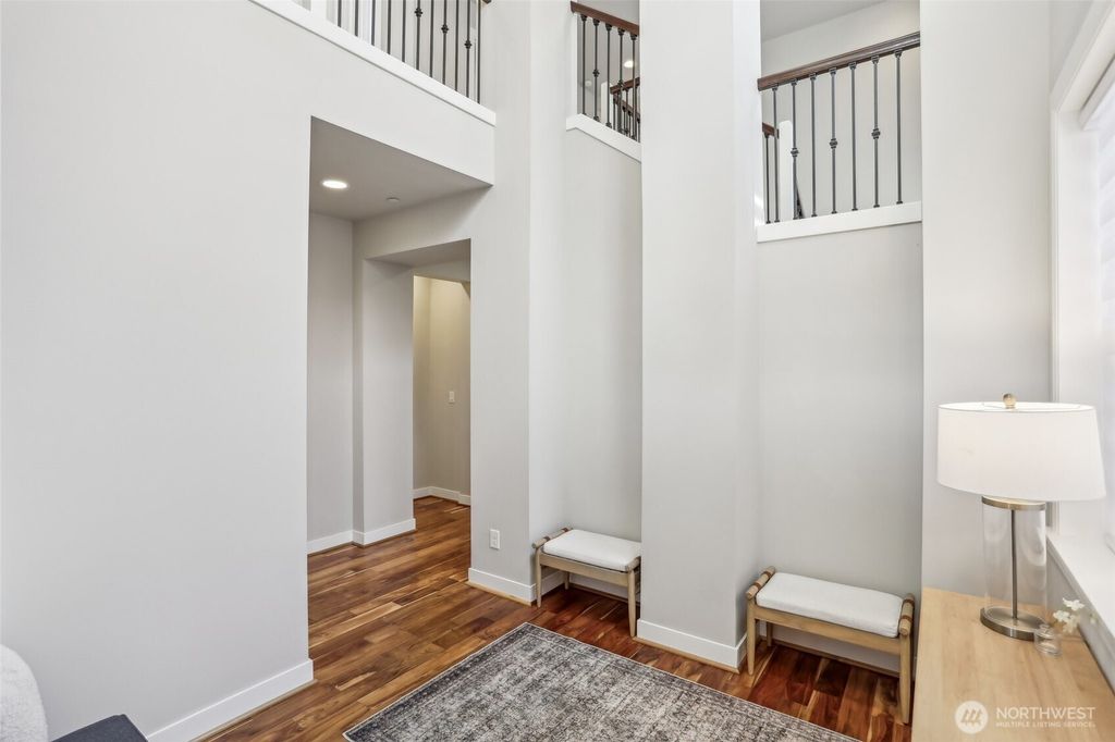 Photo of 1065 Pine Crest Circle NE, Issaquah, WA 98029 (MLS # 2335414)