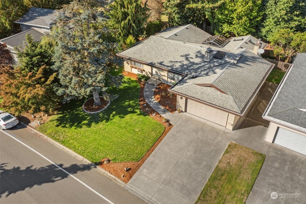 Photo of 12818 SE 67th Street, Bellevue, WA 98006 (MLS # 2297143)