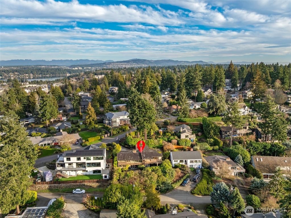 Photo of 2707 70th Avenue SE, Mercer Island, WA 98040 (MLS # 2476203)