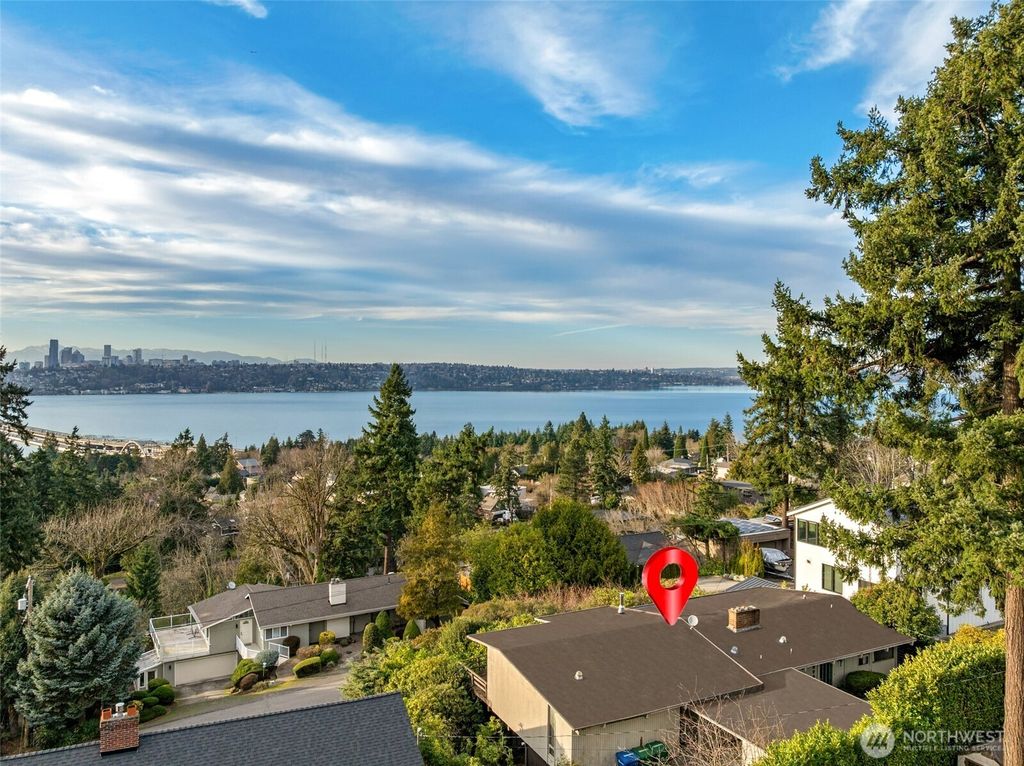 Photo of 2707 70th Avenue SE, Mercer Island, WA 98040 (MLS # 2476203)
