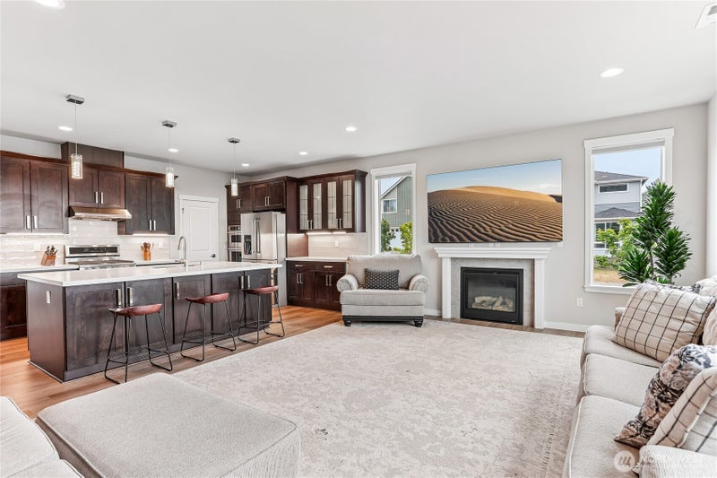 806 76th Drive SE