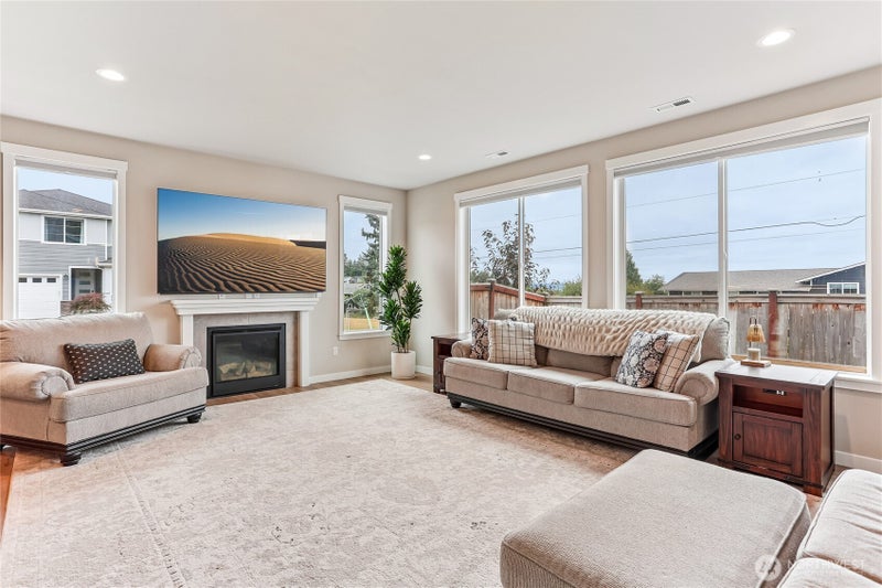 806 76th Drive SE