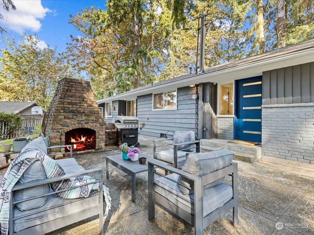 Photo of 19563 38th Avenue NE, Lake Forest Park, WA 98155 (MLS # 2005806)