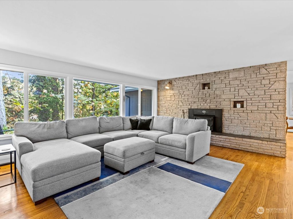 Photo of 19563 38th Avenue NE, Lake Forest Park, WA 98155 (MLS # 2005806)