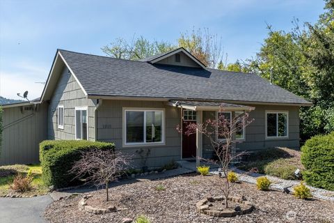 Photo of 3805 Pacific Way, Longview, WA 98632 (MLS # 2491147)