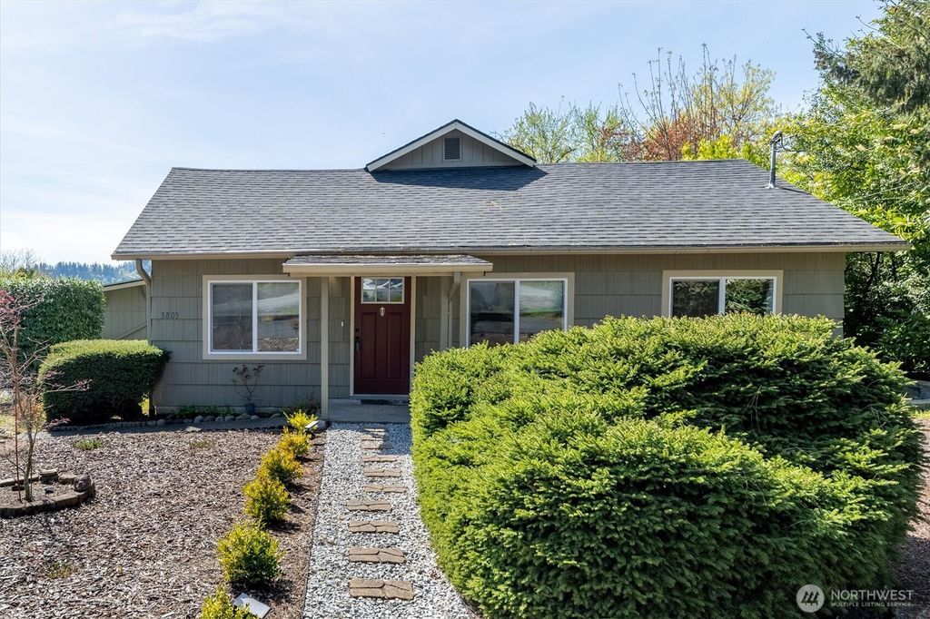 Photo of 3805 Pacific Way, Longview, WA 98632 (MLS # 2491147)