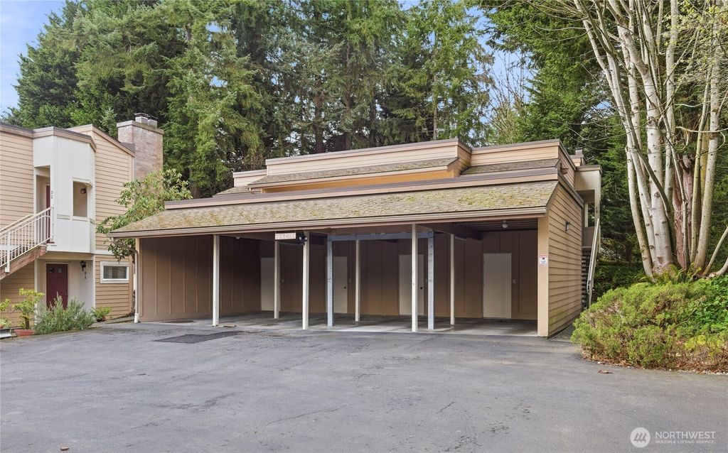 Photo of 14651 NE 40th Street #C1, Bellevue, WA 98007 (MLS # 2493645)