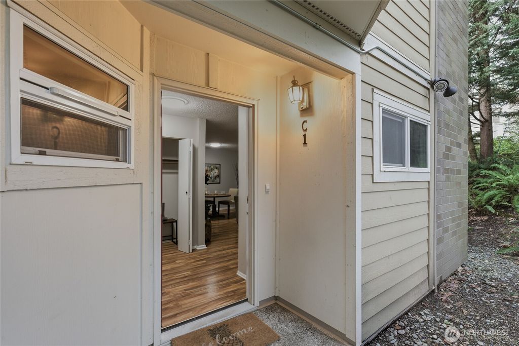 Photo of 14651 NE 40th Street #C1, Bellevue, WA 98007 (MLS # 2493645)