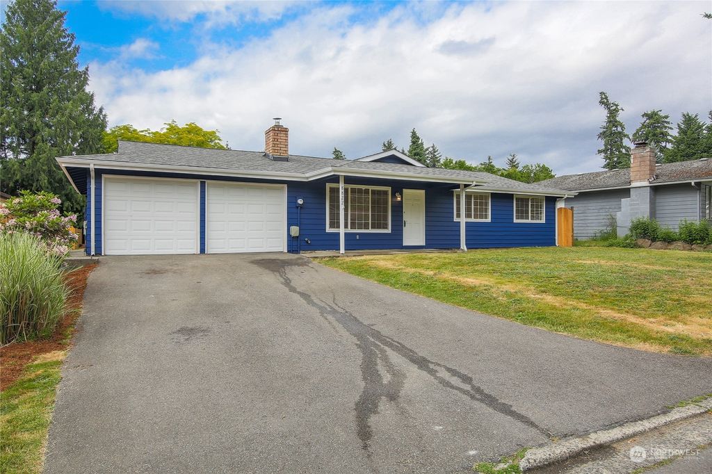 Photo of 8822 NE 137th Place, Kirkland, WA 98034 (MLS # 2127501)
