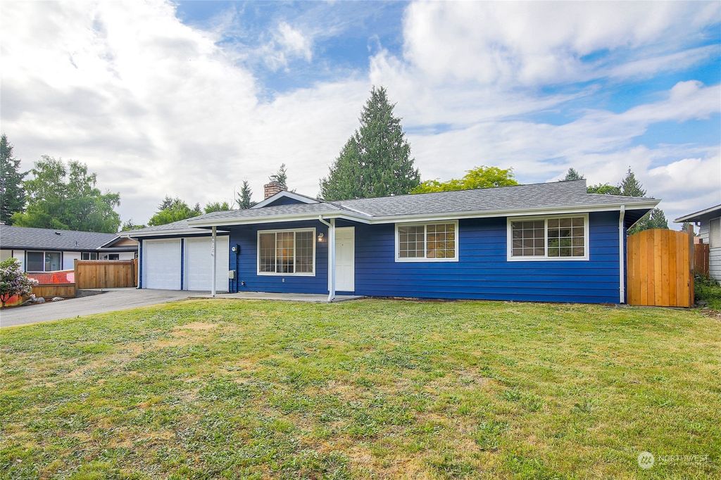 Photo of 8822 NE 137th Place, Kirkland, WA 98034 (MLS # 2127501)