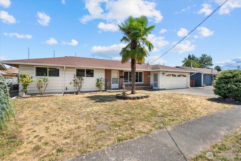 Photo of 1718 G Street SE, Auburn, WA 98002 (MLS # 2551155)