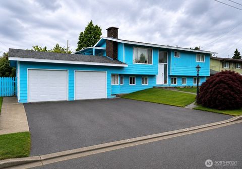Photo of 15035 29th Avenue S, SeaTac, WA 98188 (MLS # 2525708)