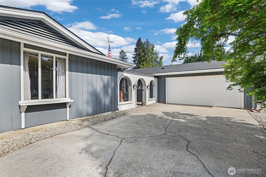 Photo of 3017 Dale Lane E, Fife, WA 98424 (MLS # 2518731)