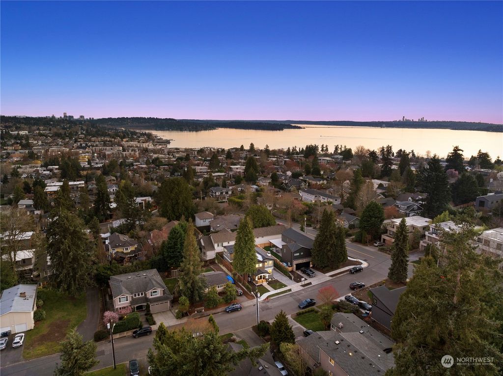 Photo of 307 11th Place, Kirkland, WA 98033 (MLS # 2210853)