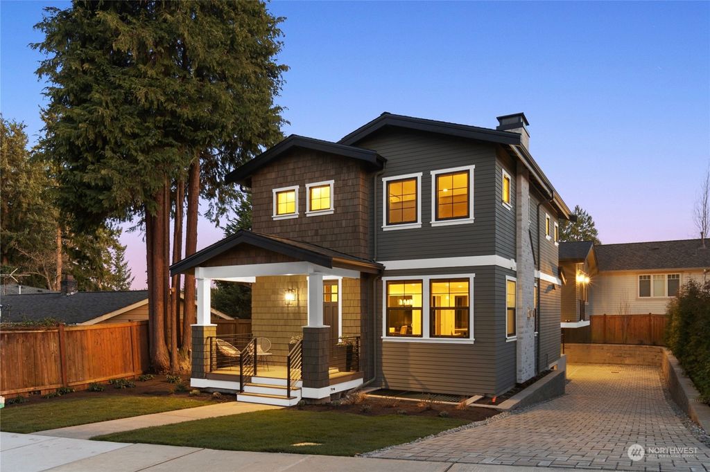Photo of 307 11th Place, Kirkland, WA 98033 (MLS # 2210853)