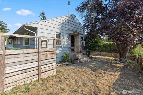 Photo of 1530 N Wycoff Avenue, Bremerton, WA 98312 (MLS # 2567108)