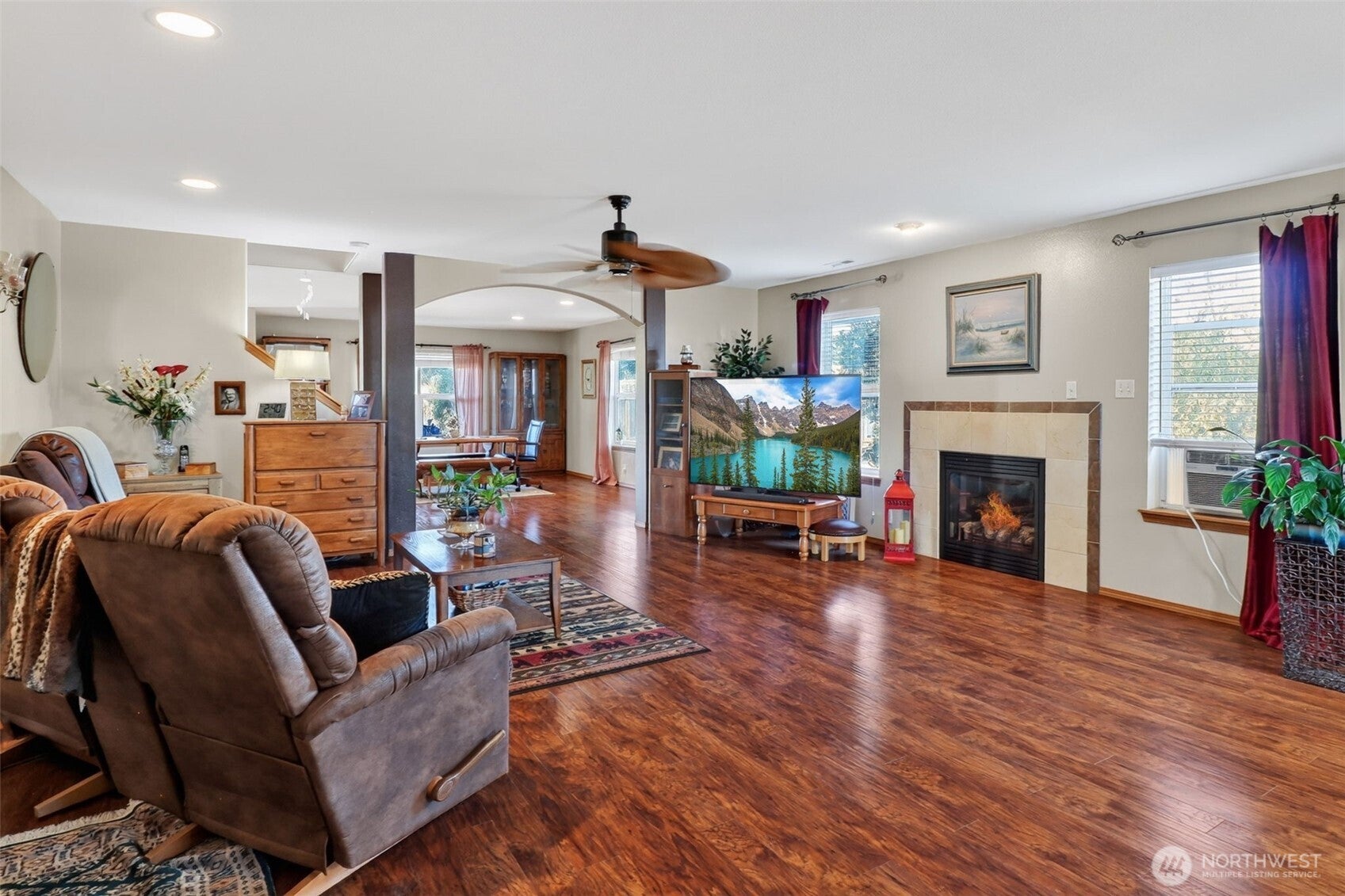 308 Easy Street SE