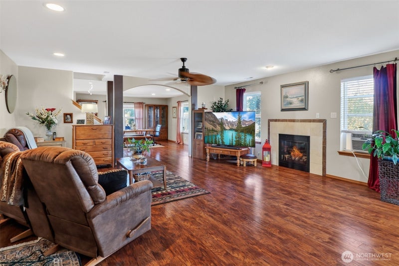 308 Easy Street SE