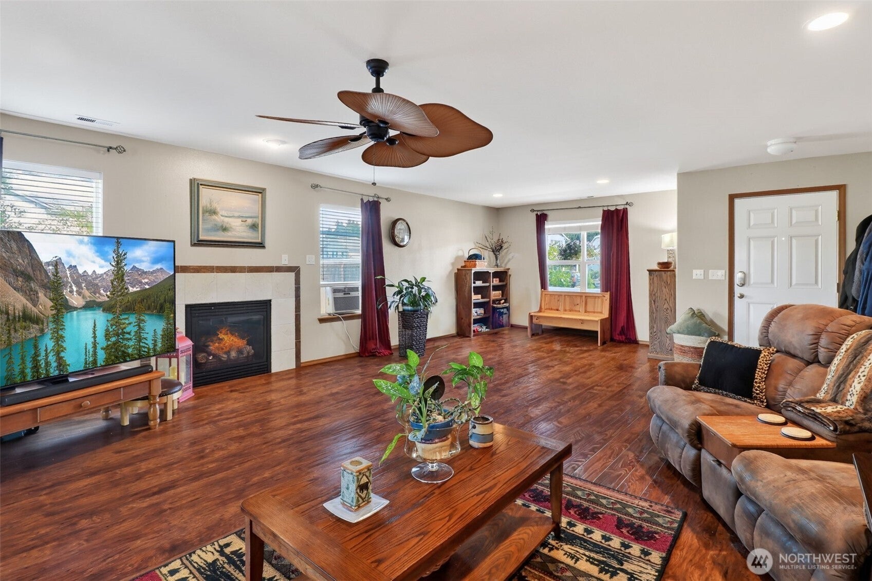 308 Easy Street SE