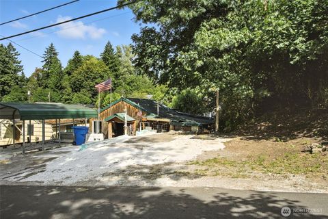 Photo of 618 N 3rd Avenue, Kelso, WA 98626 (MLS # 2412808)