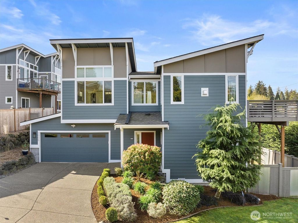 Photo of 1005 S 229th Place, Des Moines, WA 98198 (MLS # 2351281)
