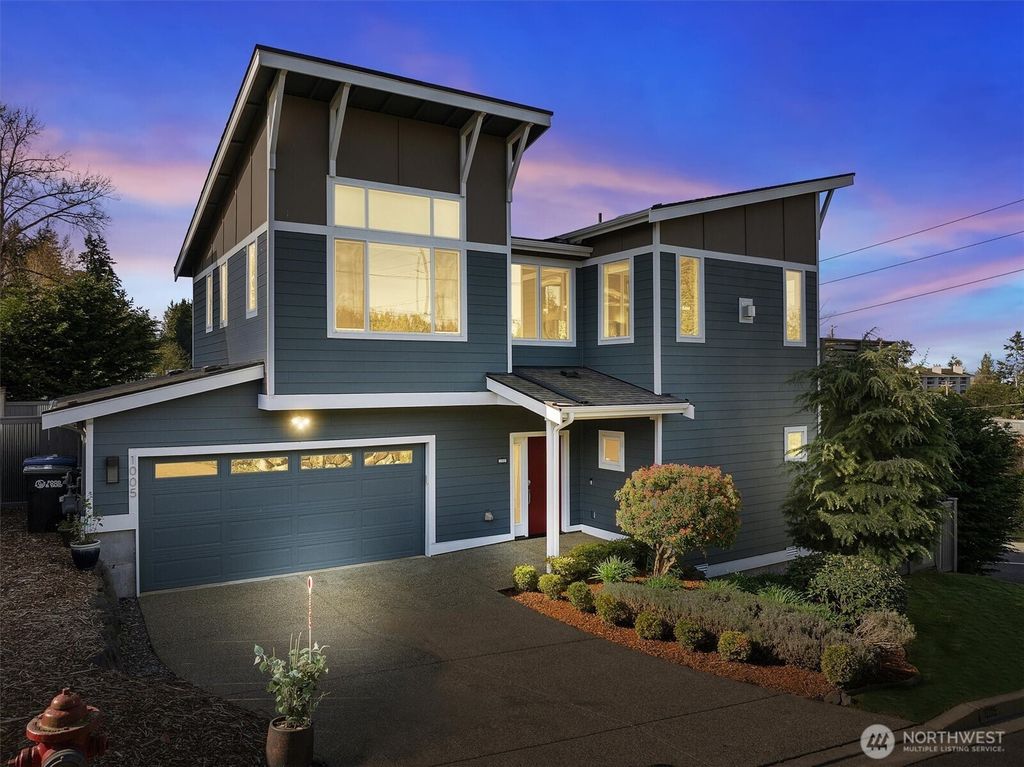 Photo of 1005 S 229th Place, Des Moines, WA 98198 (MLS # 2351281)