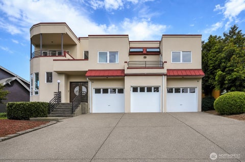 Photo of 2216 70th Avenue SE, Mercer Island, WA 98040 (MLS # 2556958)