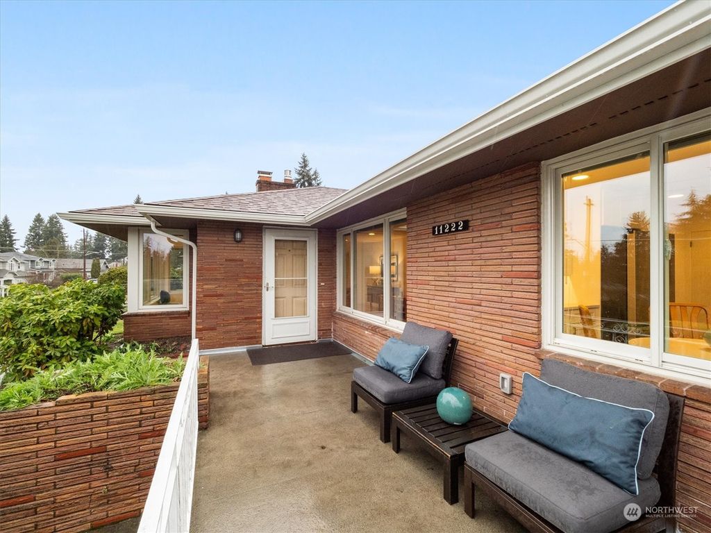 Photo of 11222 Palatine Avenue N, Seattle, WA 98133 (MLS # 2203566)