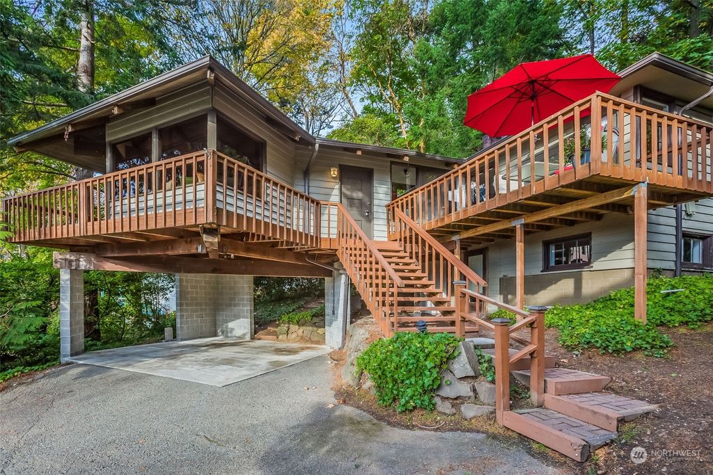 Photo of 15920 Maplewild Avenue SW, Burien, WA 98166 (MLS # 2174547)