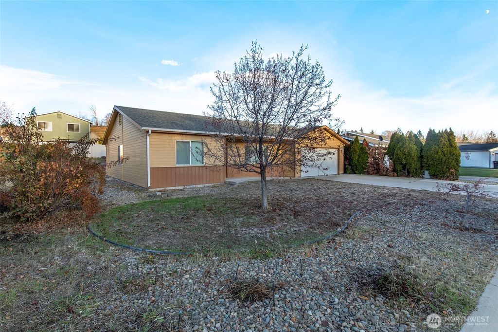 Photo of 407 N 75th Avenue, Yakima, WA 98908 (MLS # 2471998)