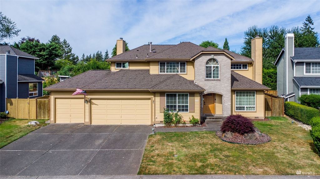 Photo of 1807 Field Avenue NE, Renton, WA 98059 (MLS # 1981477)