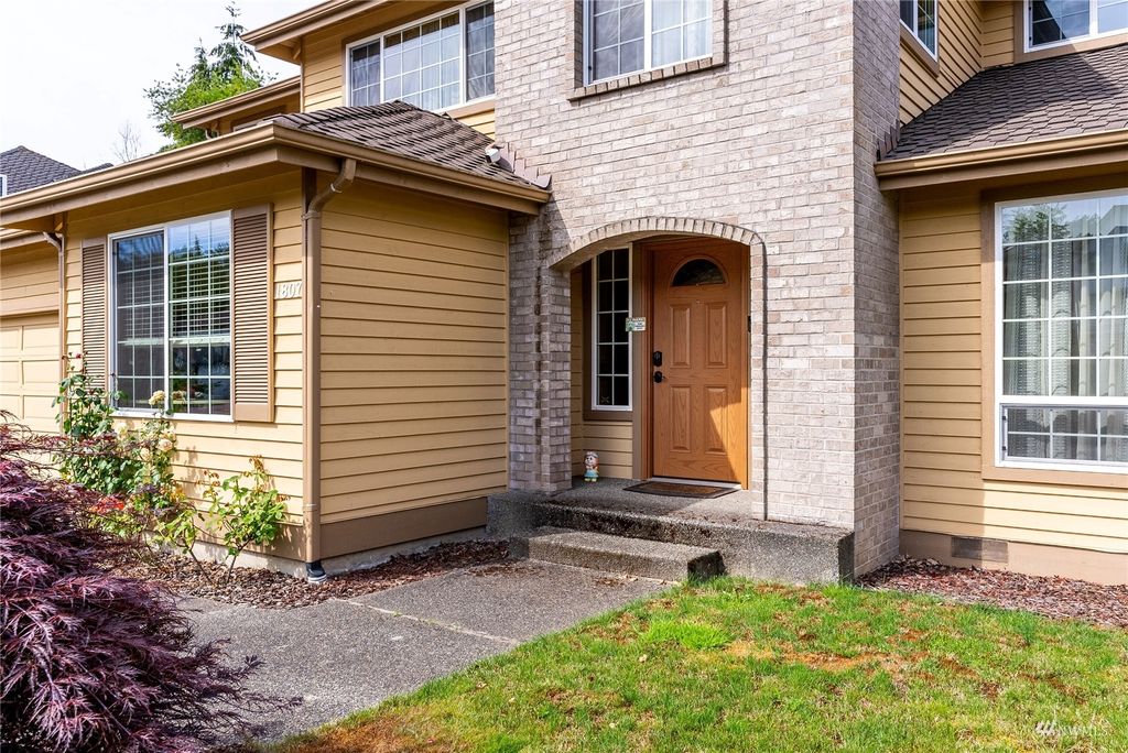 Photo of 1807 Field Avenue NE, Renton, WA 98059 (MLS # 1981477)