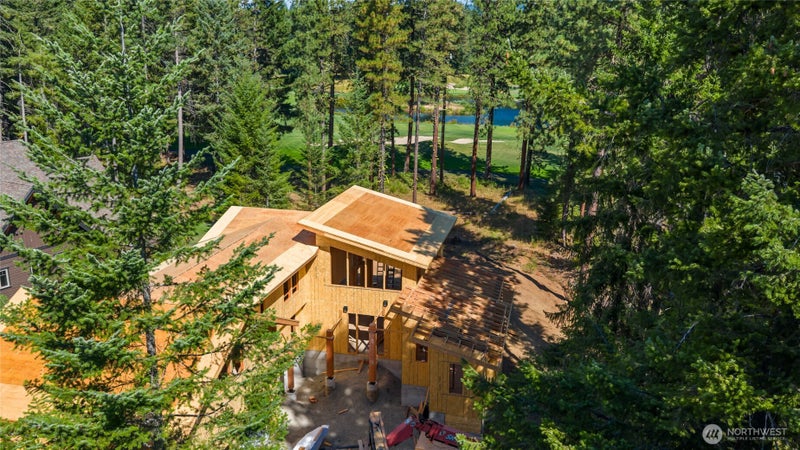 1060 Larkspur Loop