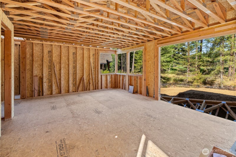 1060 Larkspur Loop
