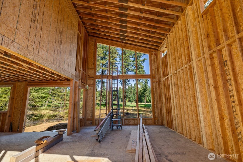 1060 Larkspur Loop