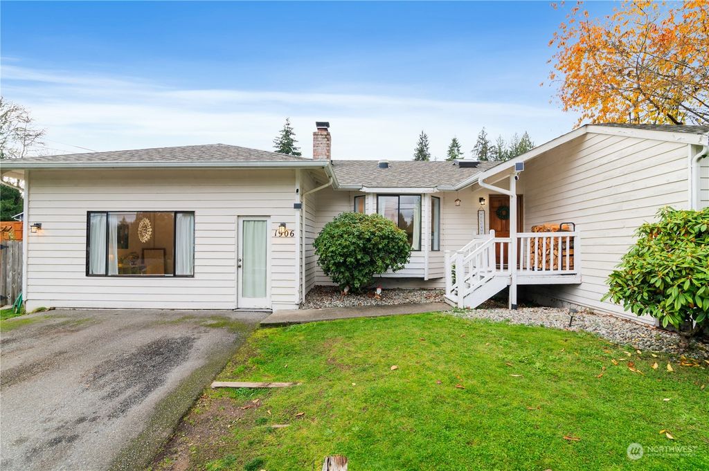 Photo of 1906 114th Avenue NE, Lake Stevens, WA 98258 (MLS # 2308854)