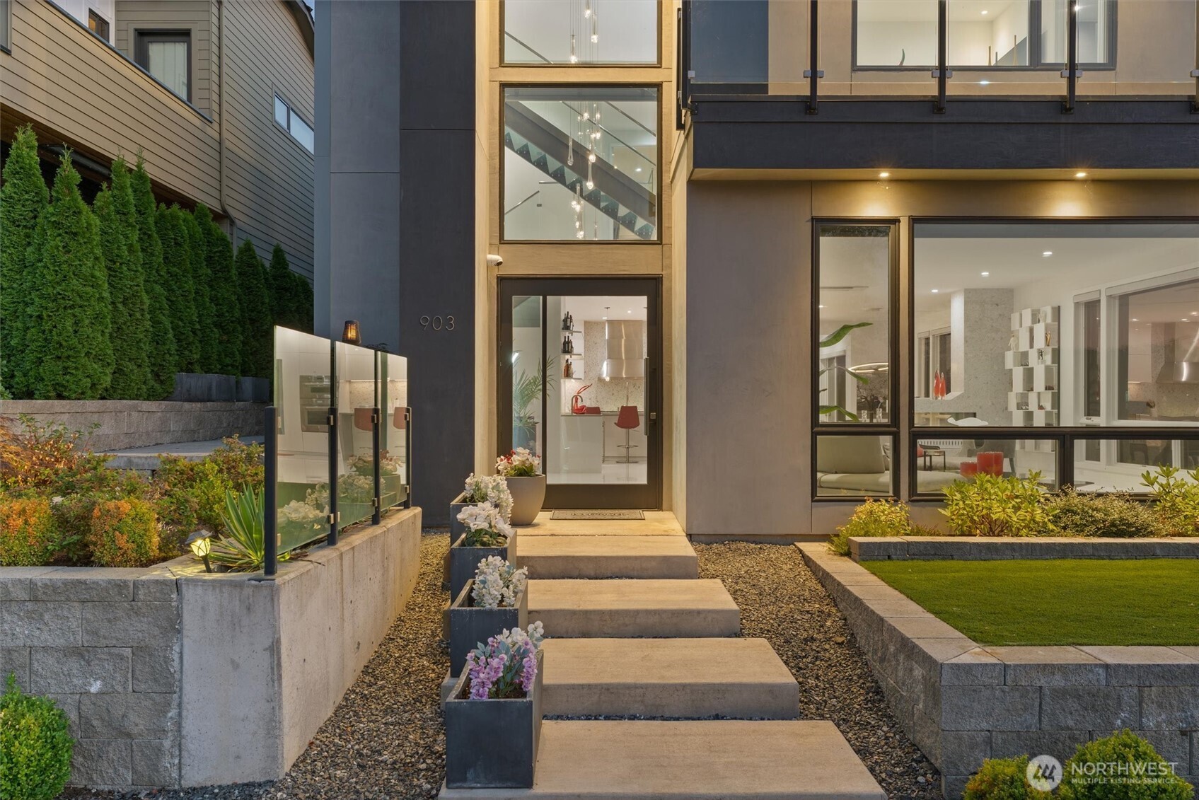 903 N 33rd Place