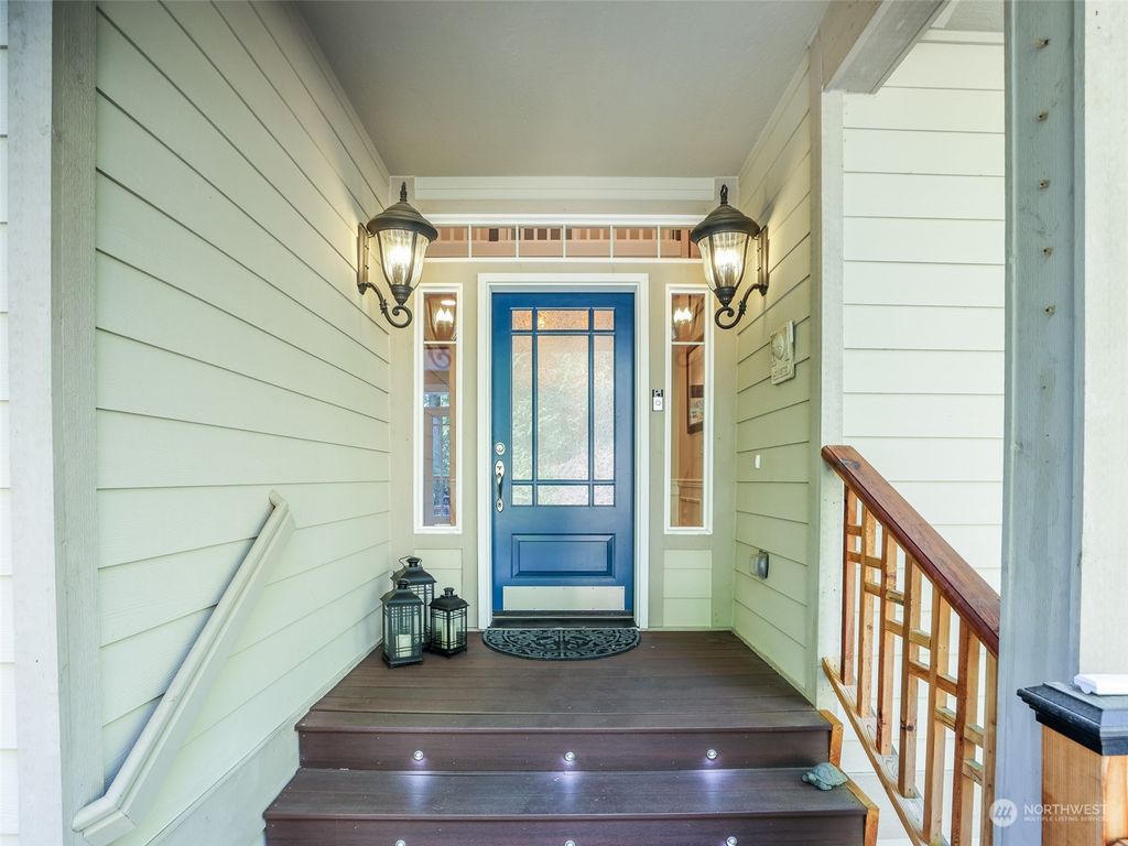 Photo of 24810 SE Mirrormont Drive, Issaquah, WA 98027 (MLS # 2069345)