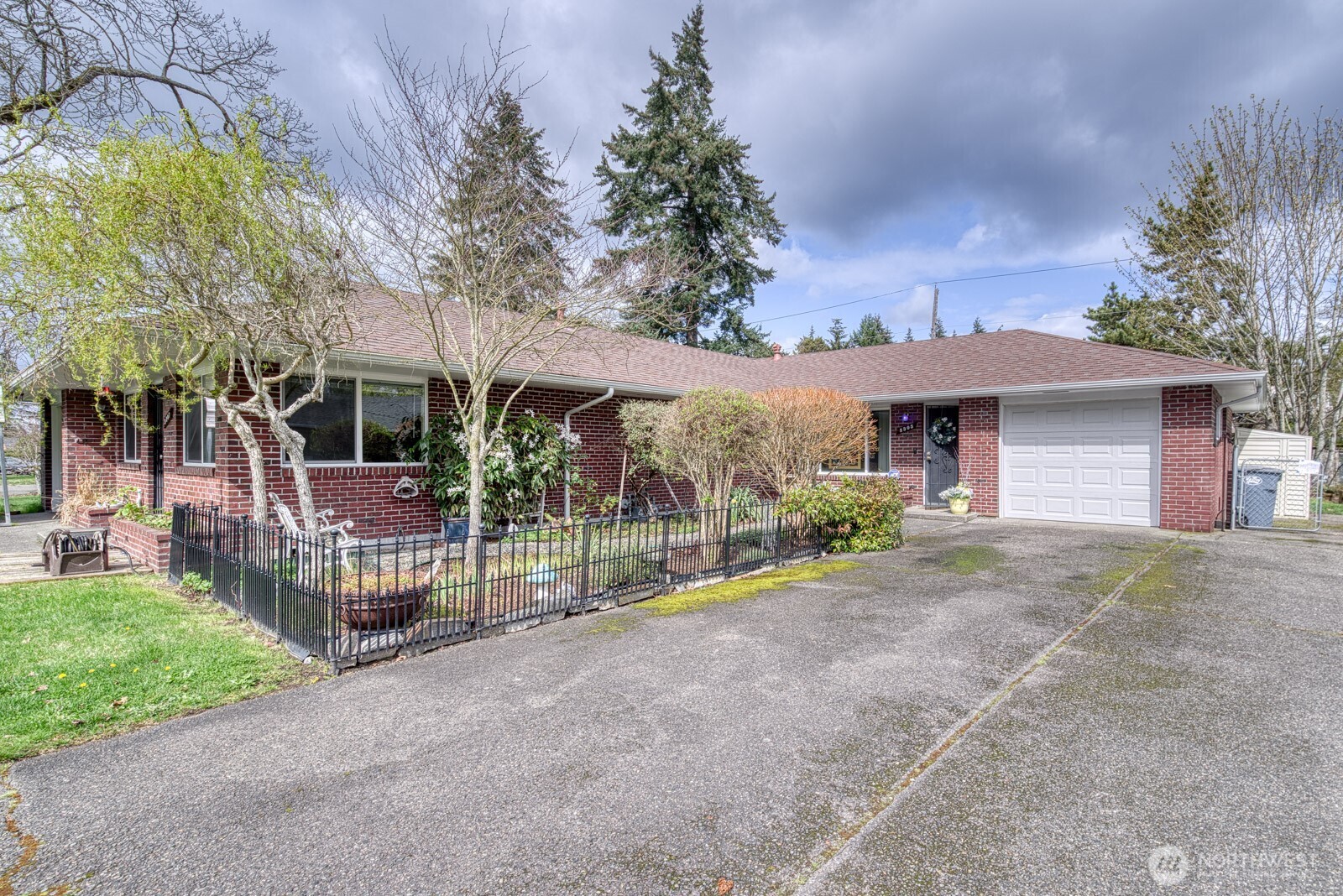 5307 104th Street SW 5305