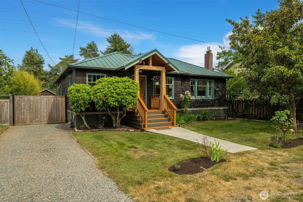 Photo of 11514 N Park Avenue N, Seattle, WA 98133 (MLS # 2398252)