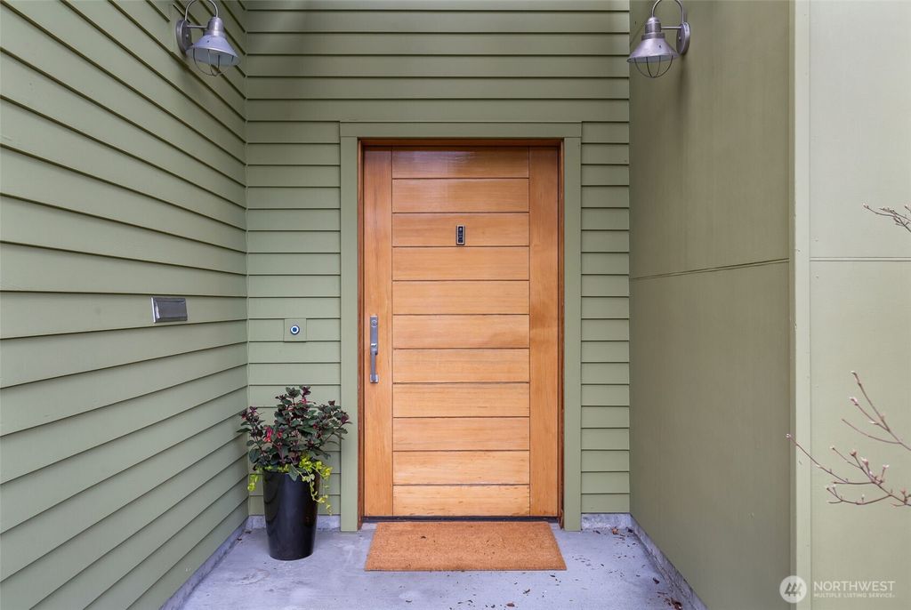 Photo of 818 W Barrett Street, Seattle, WA 98119 (MLS # 2356430)