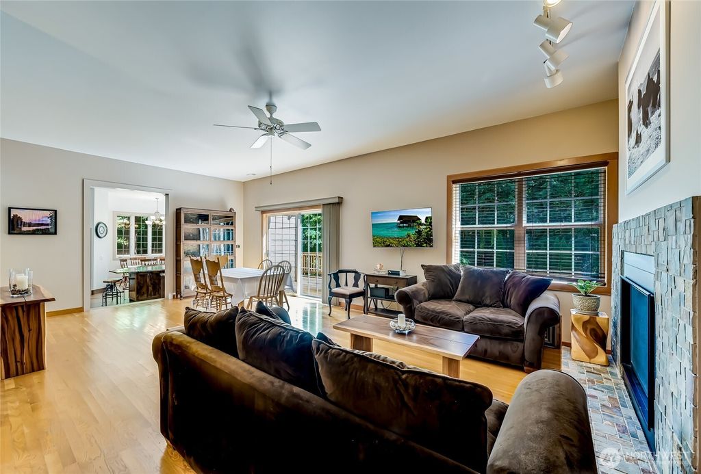 Photo of 7512 Marwood Place, Woodinville, WA 98072 (MLS # 2405357)