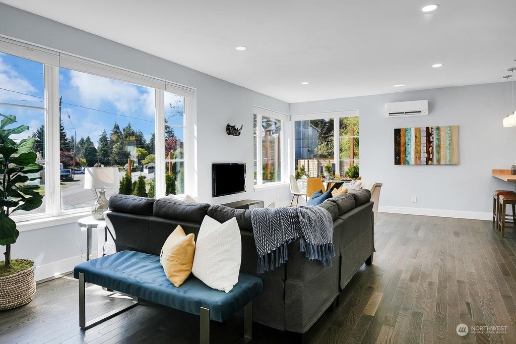Photo of 325 S 108th Place, Seattle, WA 98168 (MLS # 2240096)